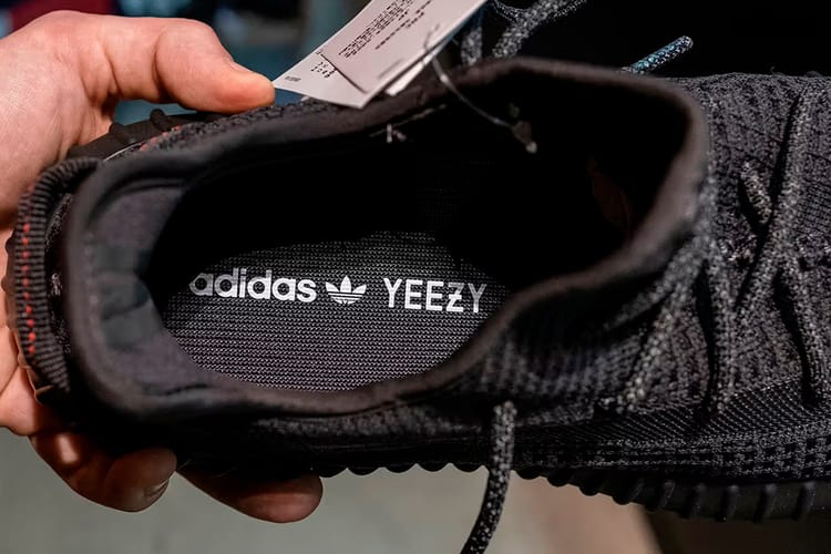 Ye dan adidas Setuju Merilis YEEZY yang Udah Diproduksi Seharga 500 Juta USD